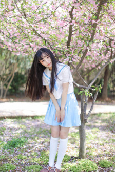 年轻女老师在线观看